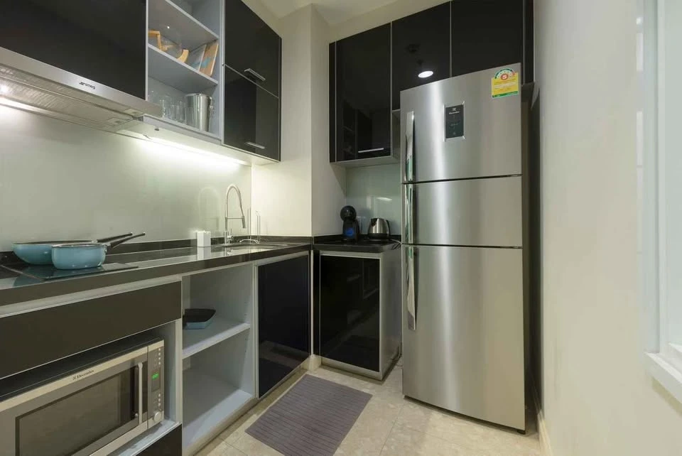 For sale: The Crest Sukhumvit 34, beautifully decorated with a great city view, complete with furniture and appliances. Reserve now!