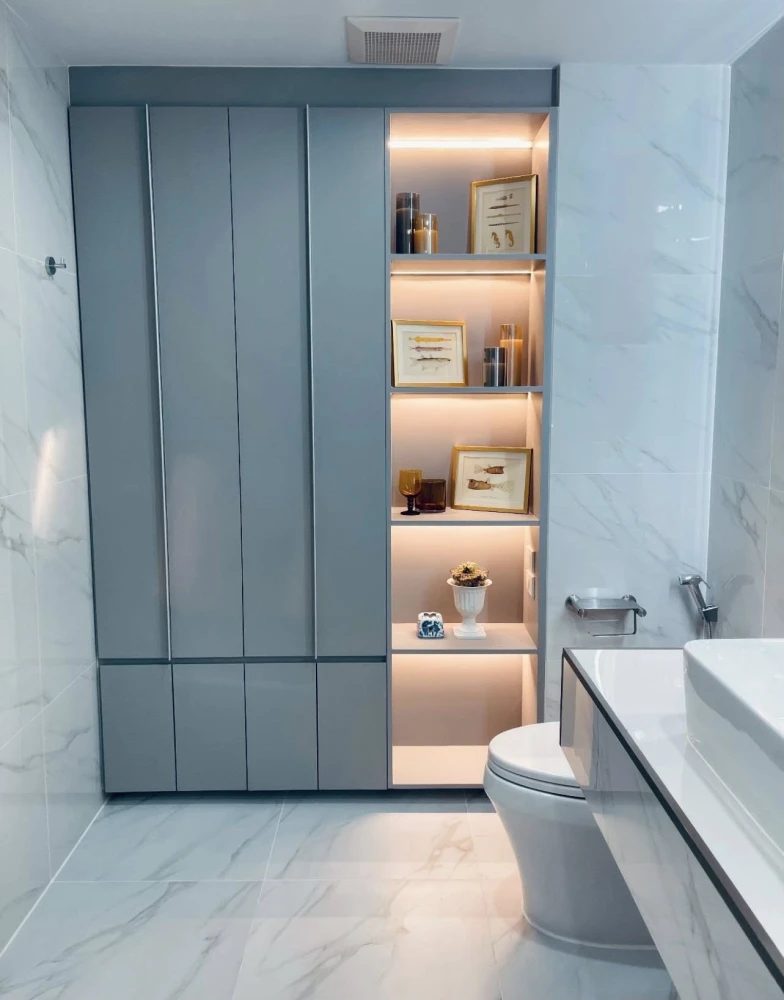 For sale: The Crest Sukhumvit 24, large usable area, beautifully decorated, fully built-in, complete with furniture. Don't miss it.