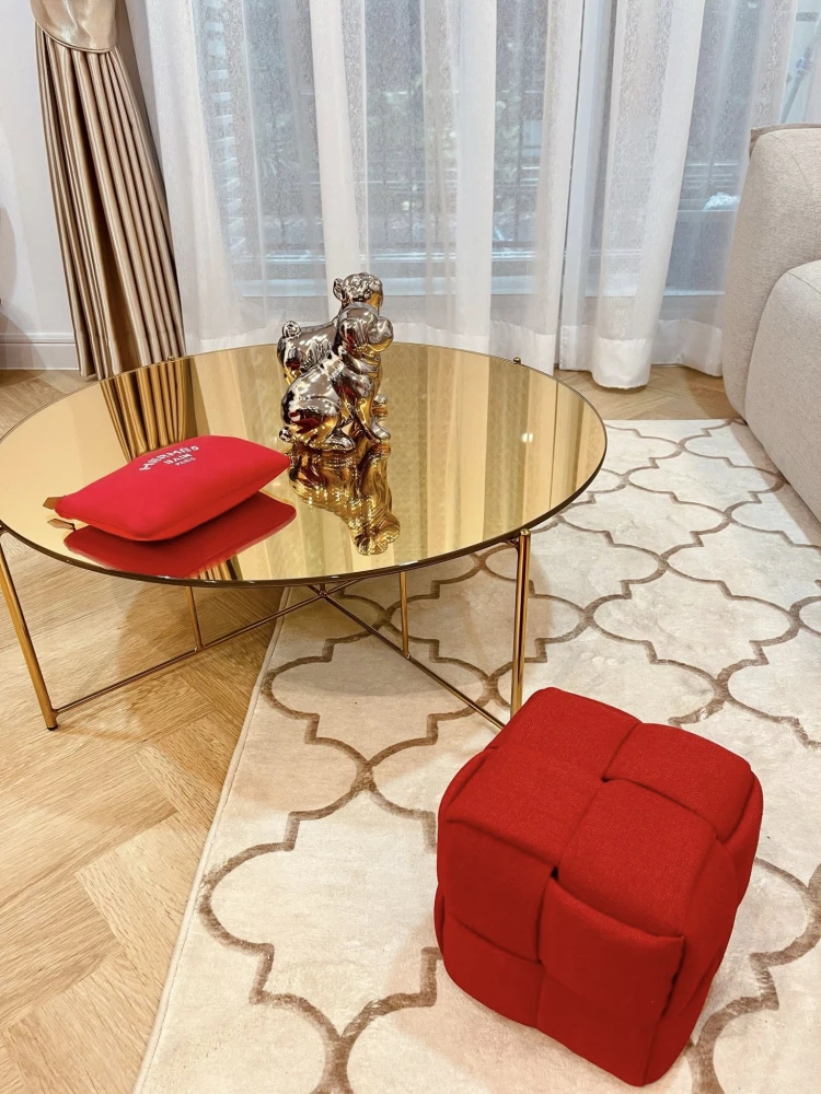 For sale: The Crest Sukhumvit 24, large usable area, beautifully decorated, fully built-in, complete with furniture. Don't miss it.