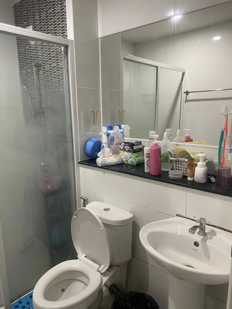 For sale: The Crystal Bliss @ Rattanathibet, empty room, good price, interested in owning one, hurry and reserve now.