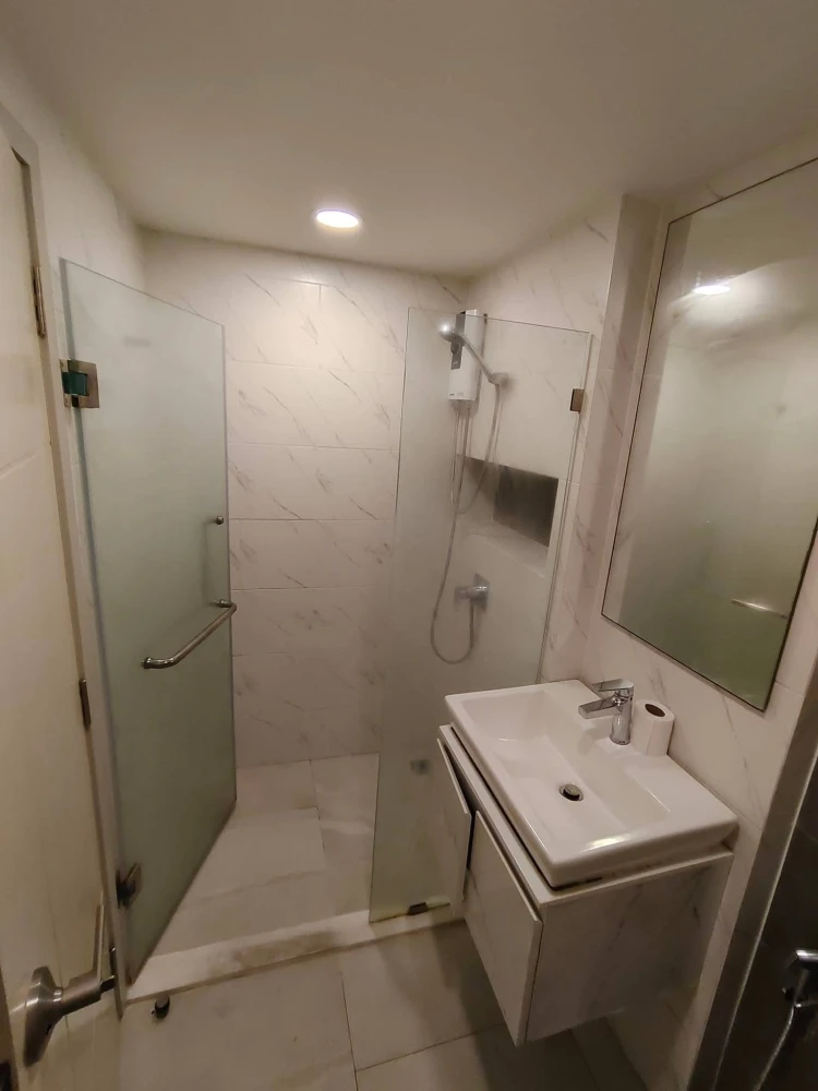 Selling THE CUBE LOFT Ladprao 107 condo. 2 bedrooms, one room can be used as a home office or bedroom. Book now!
