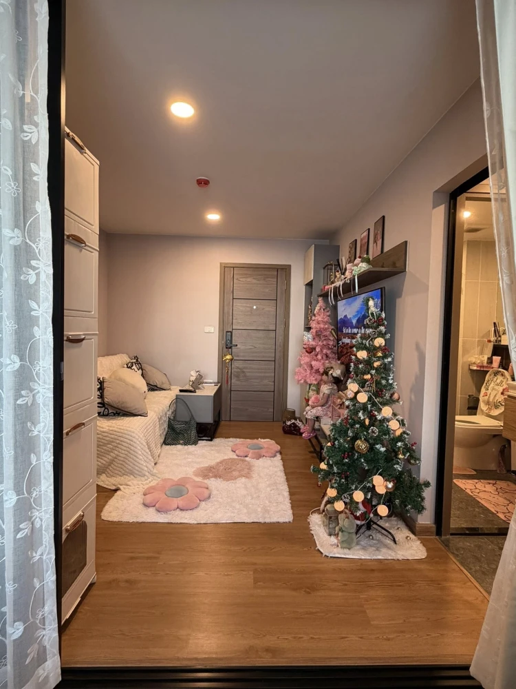 For sale: The Cube Loft Srinakarin-Theparak, beautifully decorated room with a stunning theme, comes fully furnished, don't miss out!