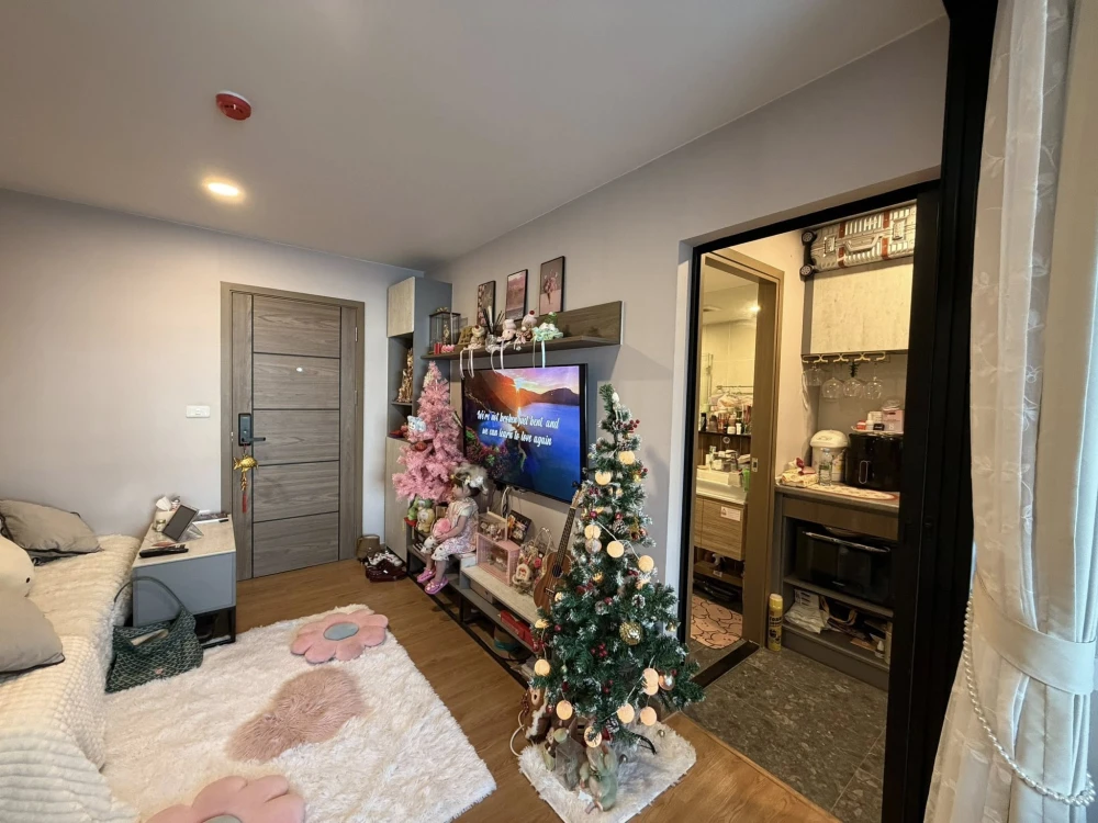 For sale: The Cube Loft Srinakarin-Theparak, beautifully decorated room with a stunning theme, comes fully furnished, don't miss out!