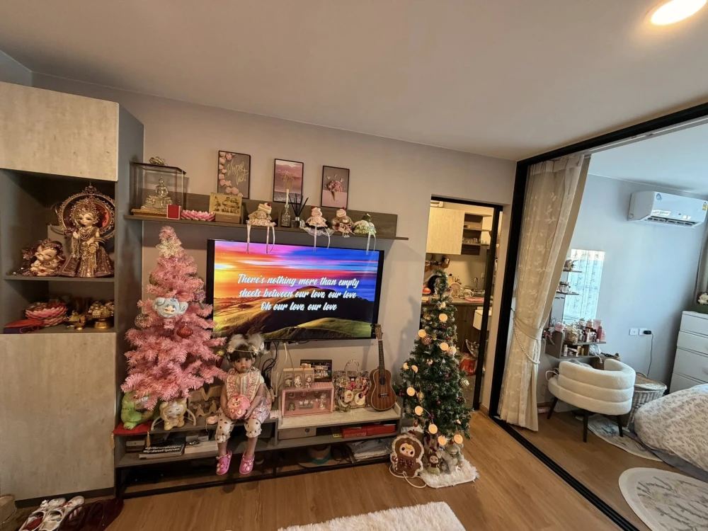 For sale: The Cube Loft Srinakarin-Theparak, beautifully decorated room with a stunning theme, comes fully furnished, don't miss out!