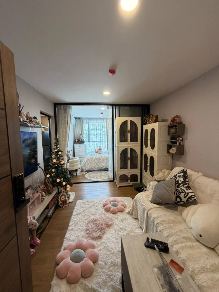 For sale: The Cube Loft Srinakarin-Theparak, beautifully decorated room with a stunning theme, comes fully furnished, don't miss out!