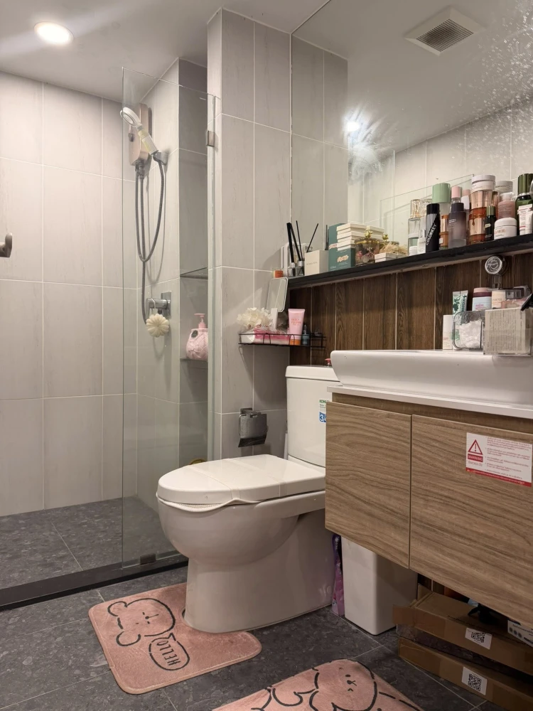 For sale: The Cube Loft Srinakarin-Theparak, beautifully decorated room with a stunning theme, comes fully furnished, don't miss out!