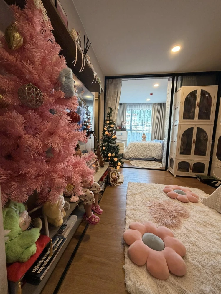 For sale: The Cube Loft Srinakarin-Theparak, beautifully decorated room with a stunning theme, comes fully furnished, don't miss out!