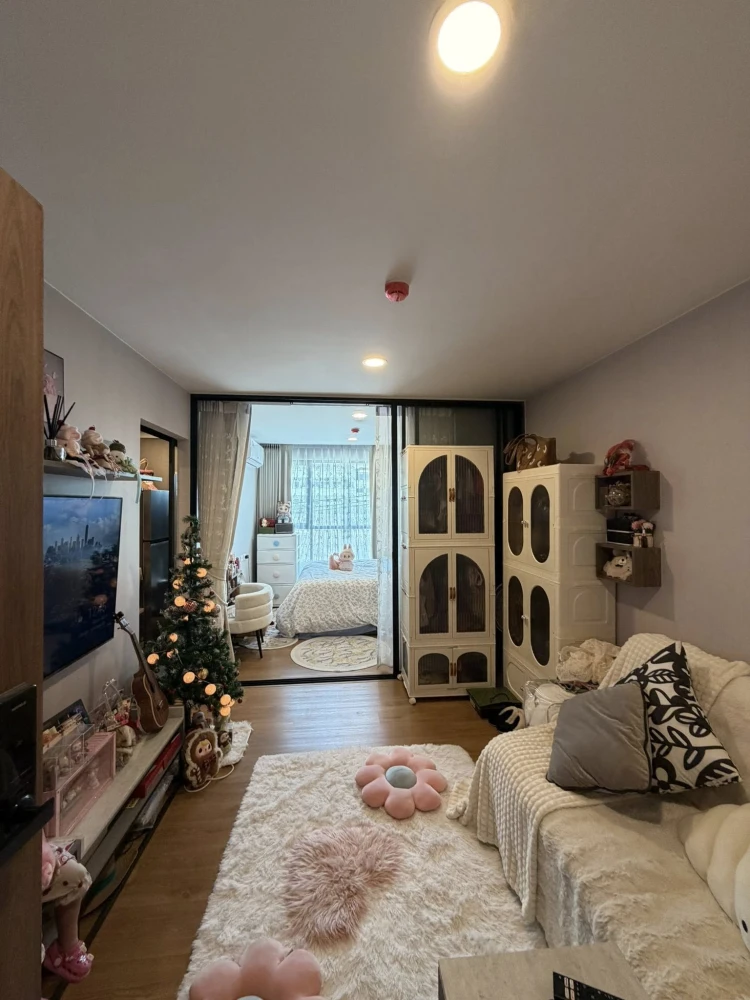 For sale: The Cube Loft Srinakarin-Theparak, beautifully decorated room with a stunning theme, comes fully furnished, don't miss out!