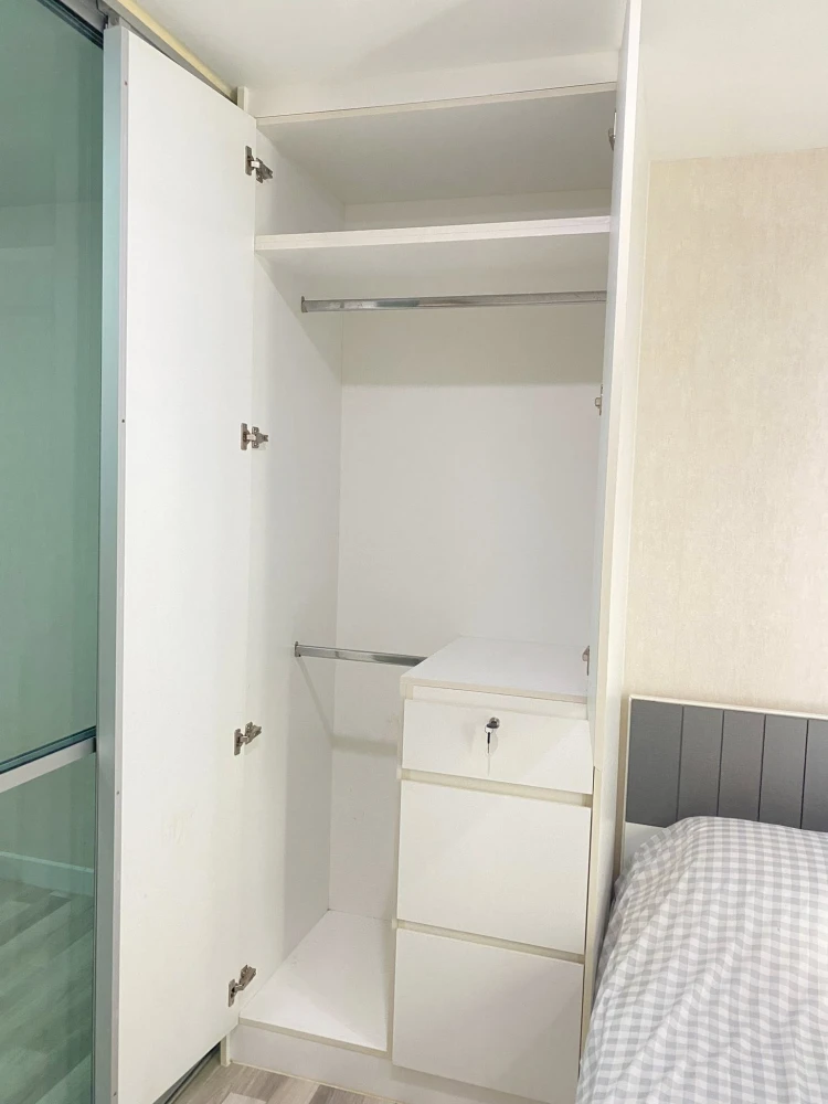 Selling The Cube Plus Chaengwattana, fully furnished, in a prime location. Don't miss out!
