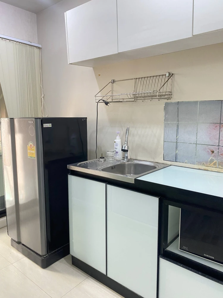 Selling The Cube Plus Chaengwattana, fully furnished, in a prime location. Don't miss out!