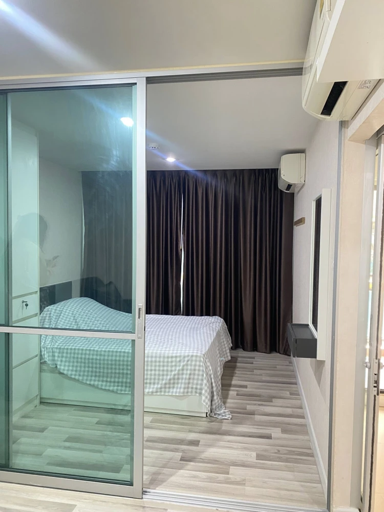 Selling The Cube Plus Chaengwattana, fully furnished, in a prime location. Don't miss out!