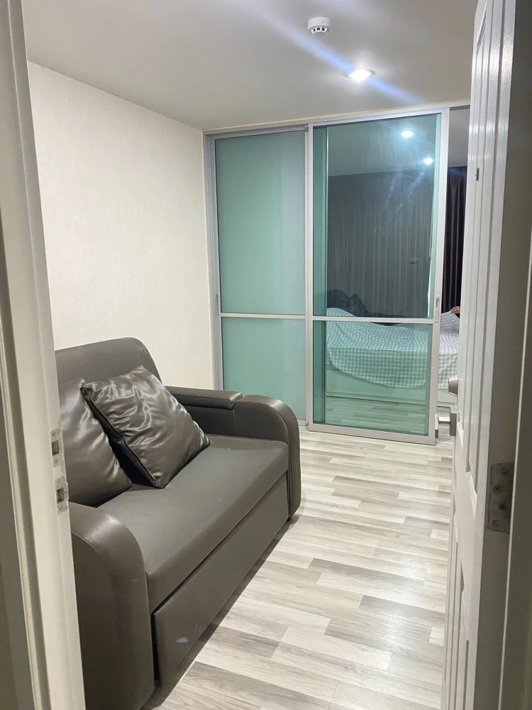 Selling The Cube Plus Chaengwattana, fully furnished, in a prime location. Don't miss out!