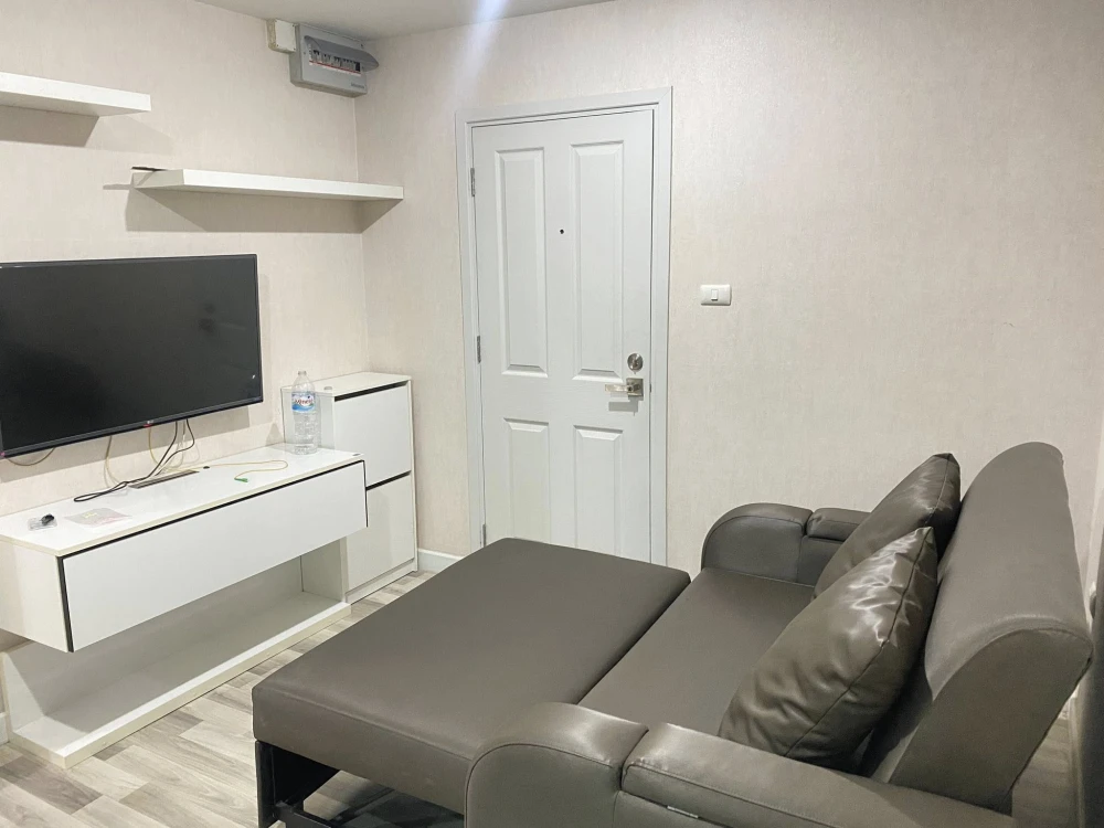 Selling The Cube Plus Chaengwattana, fully furnished, in a prime location. Don't miss out!