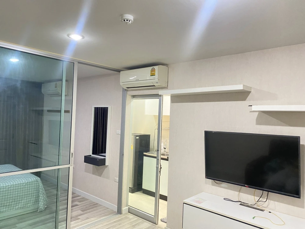 Selling The Cube Plus Chaengwattana, fully furnished, in a prime location. Don't miss out!