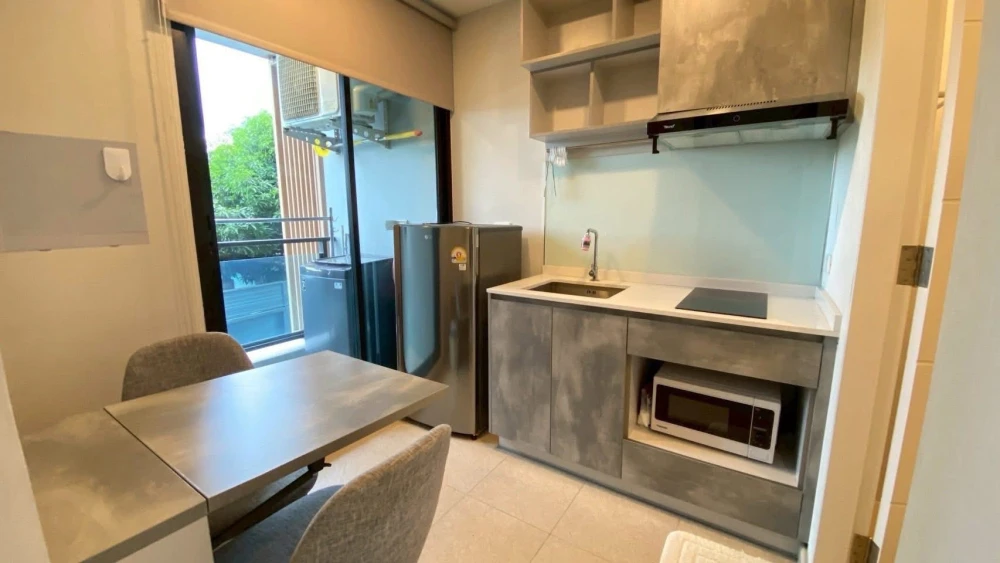 Selling The Cube Premium Ratchada 32 unit, fully furnished. Just bring your belongings and move in! Book now before it's too late!