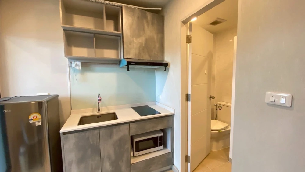 Selling The Cube Premium Ratchada 32 unit, fully furnished. Just bring your belongings and move in! Book now before it's too late!