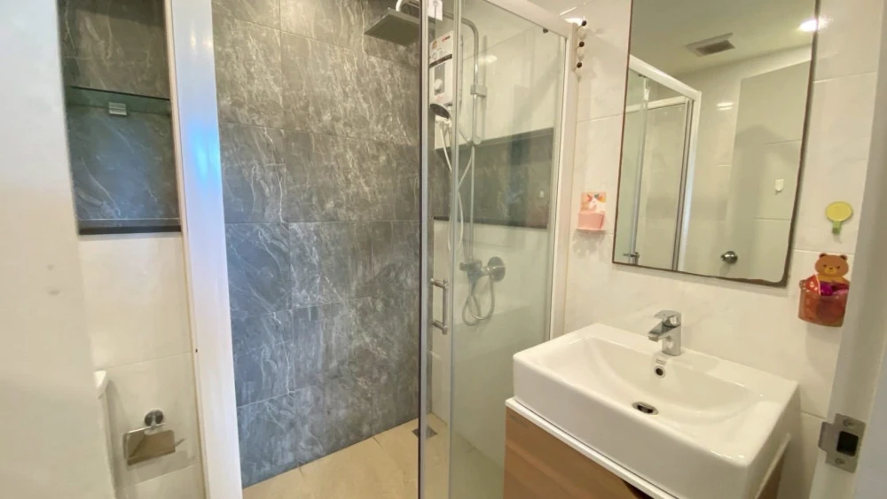 Selling The Cube Premium Ratchada 32 unit, fully furnished. Just bring your belongings and move in! Book now before it's too late!