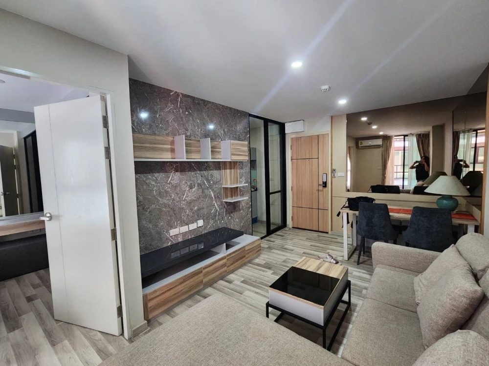 Selling The Cube Premium Ratchada 32, corner unit, less crowded, great location, fully furnished. Don't miss out!