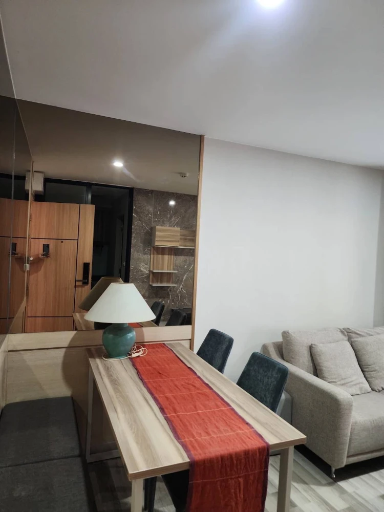 Selling The Cube Premium Ratchada 32, corner unit, less crowded, great location, fully furnished. Don't miss out!