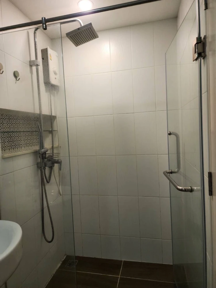 Selling The Cube Premium Ratchada 32, corner unit, less crowded, great location, fully furnished. Don't miss out!