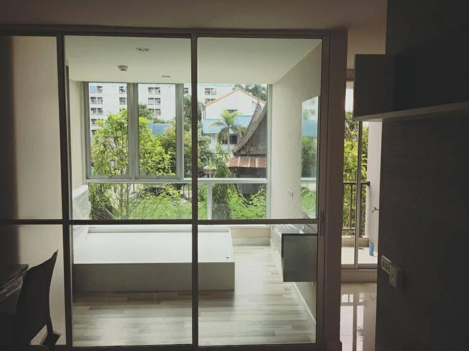 Selling The Cube Ramkhamhaeng. The rooms are partitioned into separate areas and fully furnished. Don't miss out!