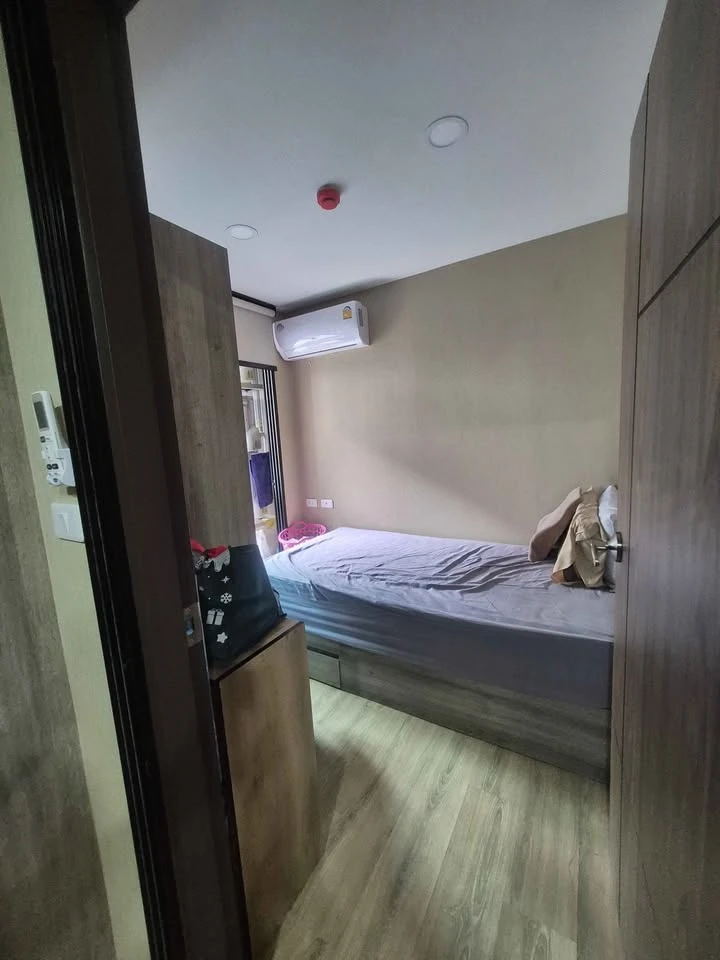 For sale: The Cube South Chaengwattana 15/1, spacious room, lots of usable space, comes with complete furniture, don't miss out.