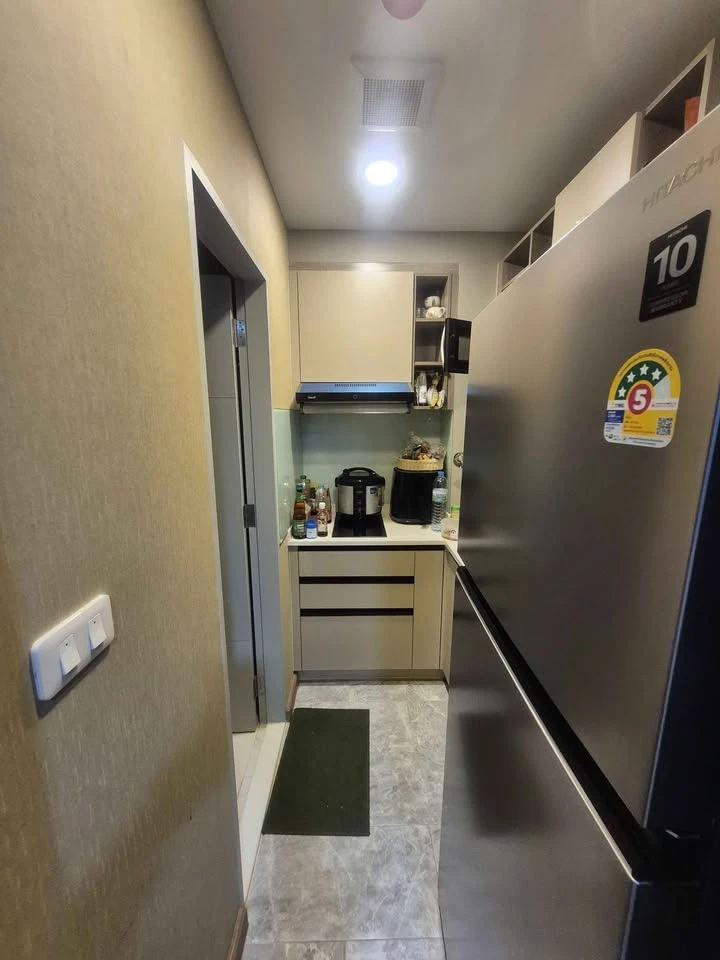 For sale: The Cube South Chaengwattana 15/1, spacious room, lots of usable space, comes with complete furniture, don't miss out.