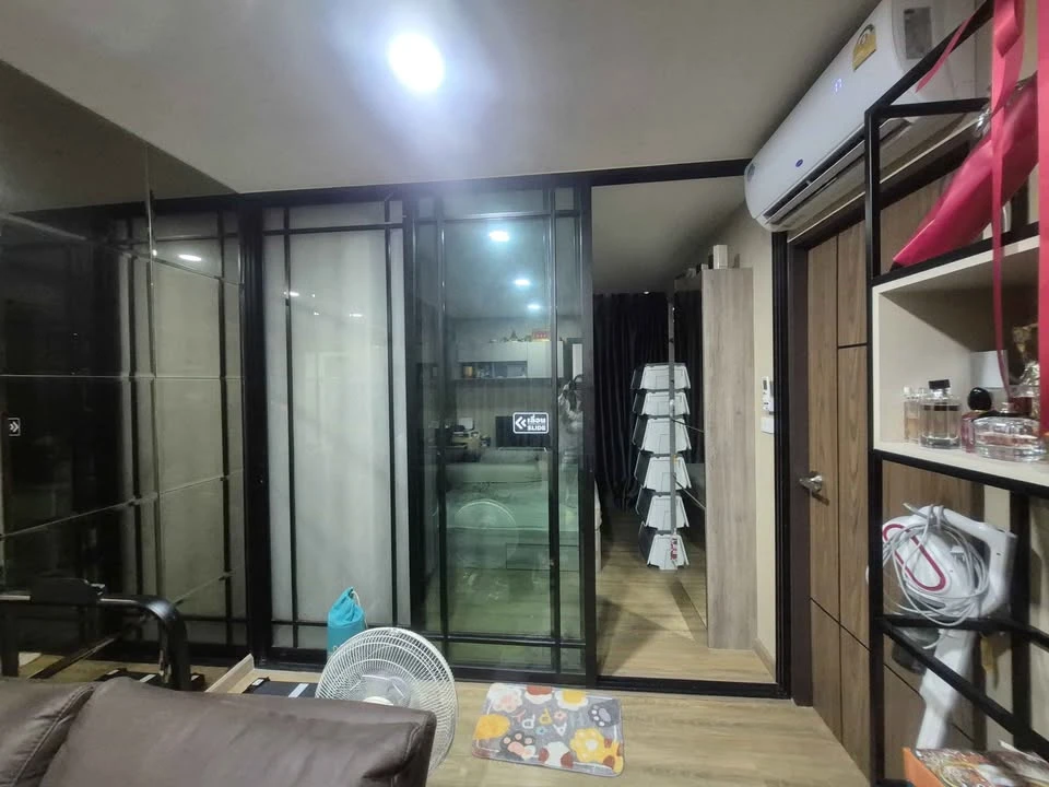 For sale: The Cube South Chaengwattana 15/1, spacious room, lots of usable space, comes with complete furniture, don't miss out.