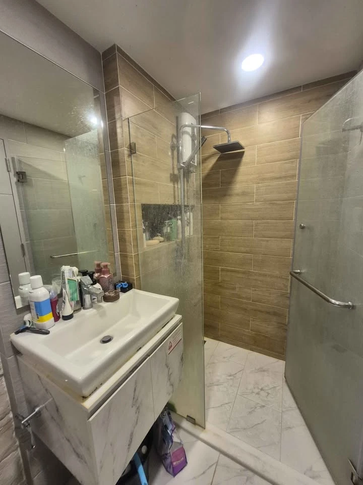 For sale: The Cube South Chaengwattana 15/1, spacious room, lots of usable space, comes with complete furniture, don't miss out.