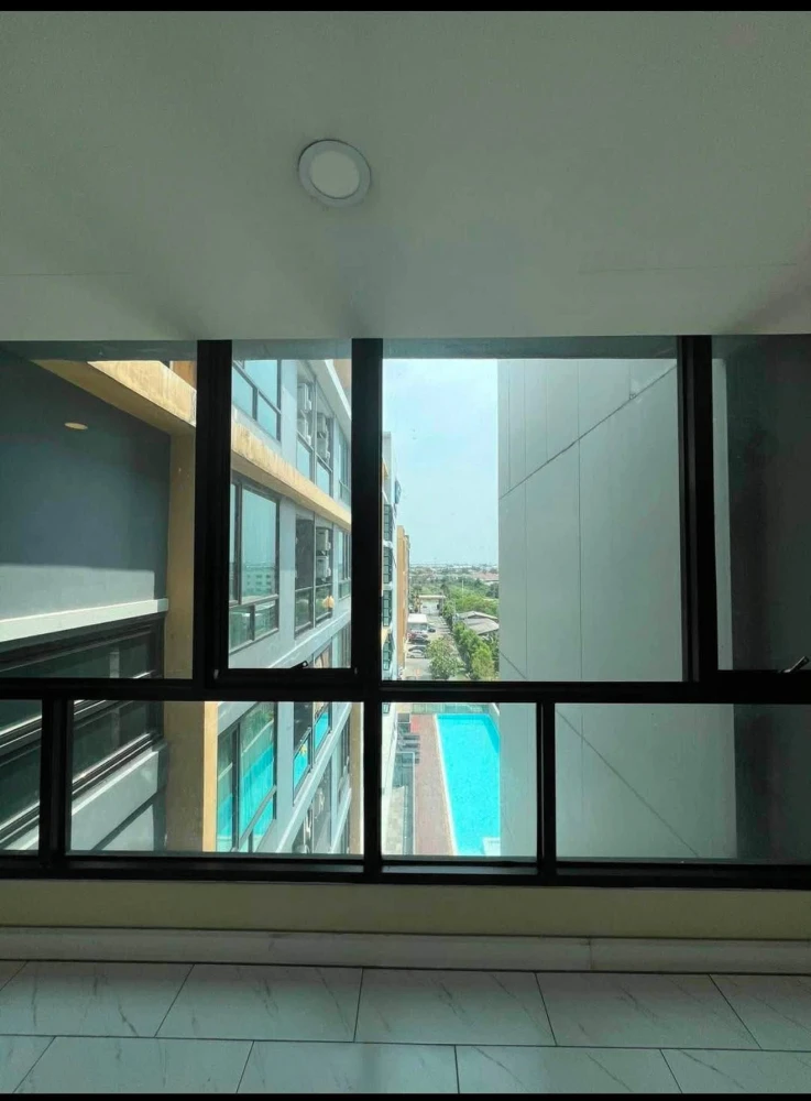 Selling a unit at The Cube Station Ramintra 109, 7th floor, fully furnished with high-quality built-in furniture. Don't miss this opportunity!