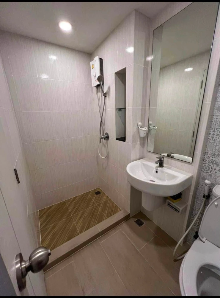 Selling a unit at The Cube Station Ramintra 109, 7th floor, fully furnished with high-quality built-in furniture. Don't miss this opportunity!