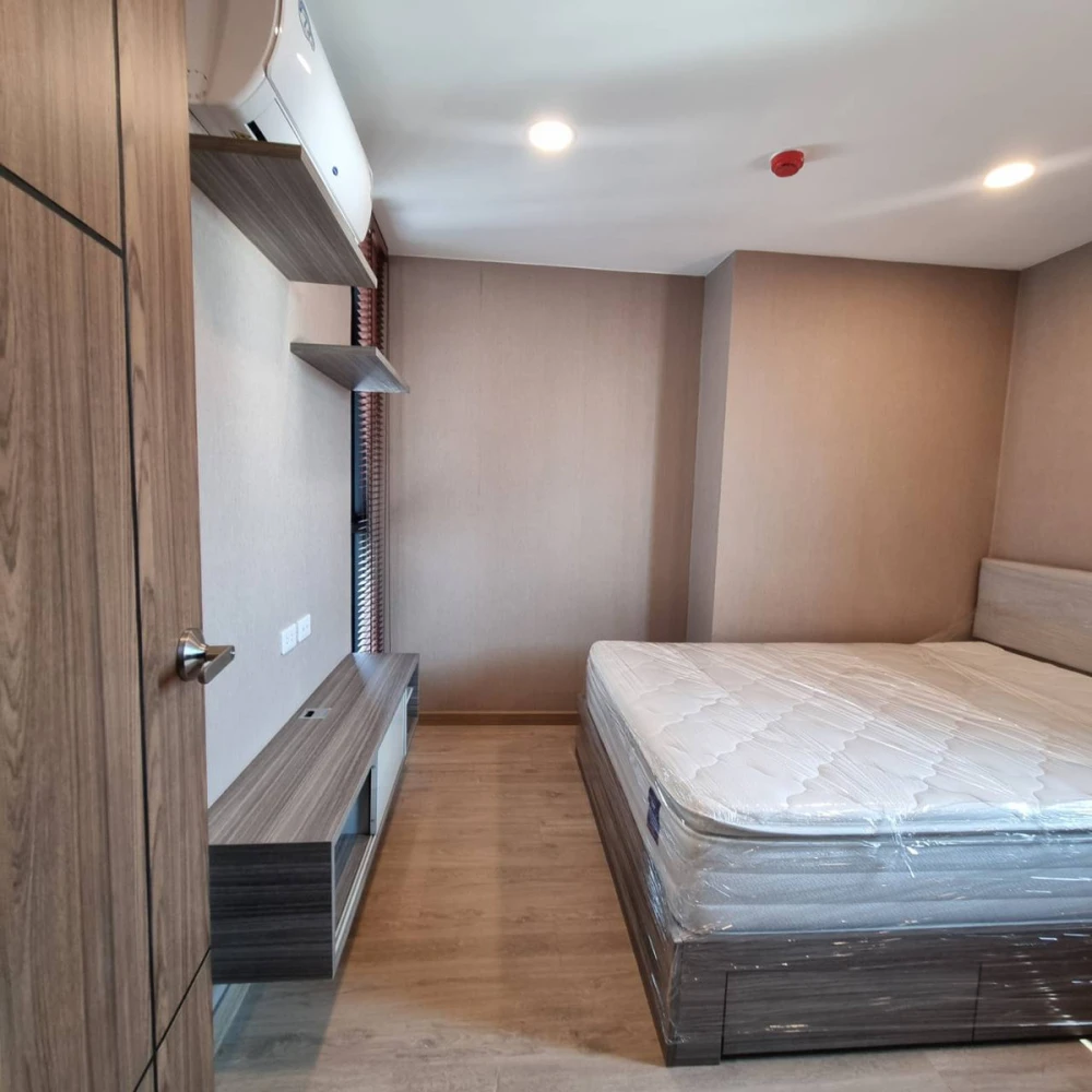 Selling The Cube Urban Sathorn-Chan, 6th floor, corner unit with pool view. Book now!