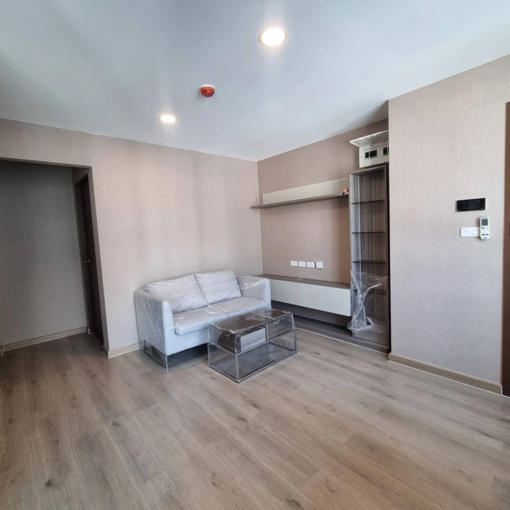 Selling The Cube Urban Sathorn-Chan, 6th floor, corner unit with pool view. Book now!