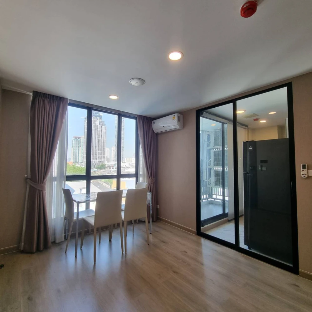 Selling The Cube Urban Sathorn-Chan, 6th floor, corner unit with pool view. Book now!