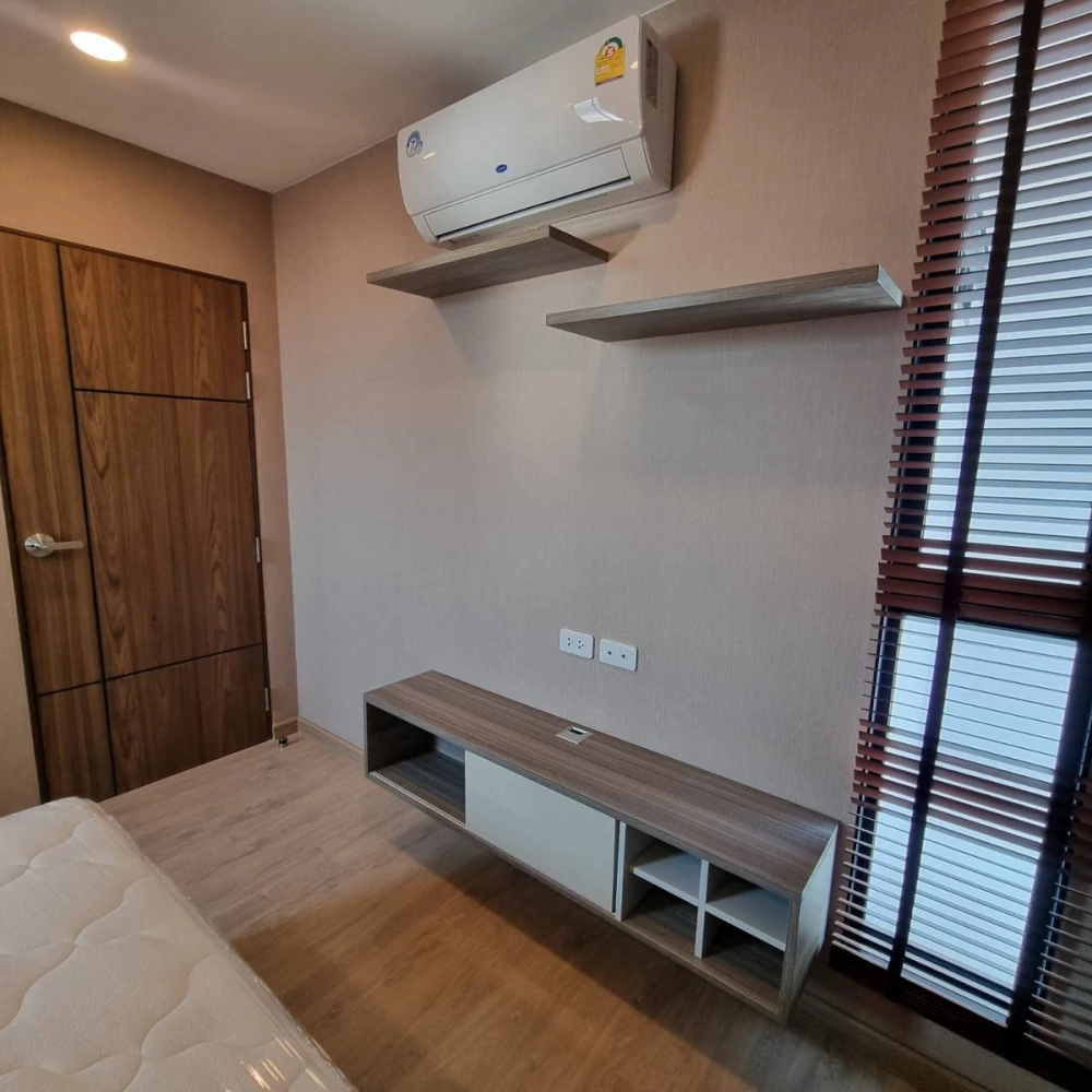 Selling The Cube Urban Sathorn-Chan, 6th floor, corner unit with pool view. Book now!