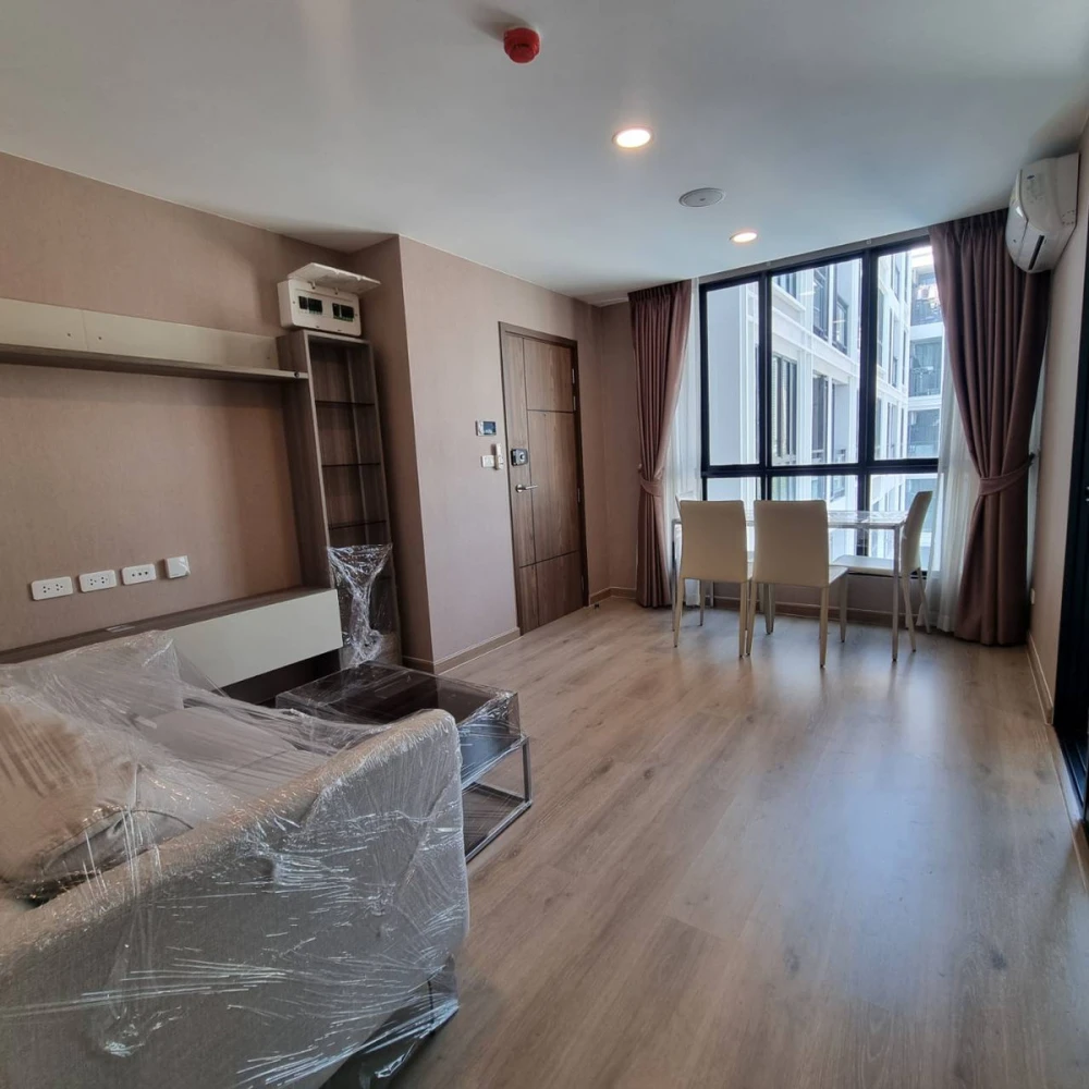 Selling The Cube Urban Sathorn-Chan, 6th floor, corner unit with pool view. Book now!