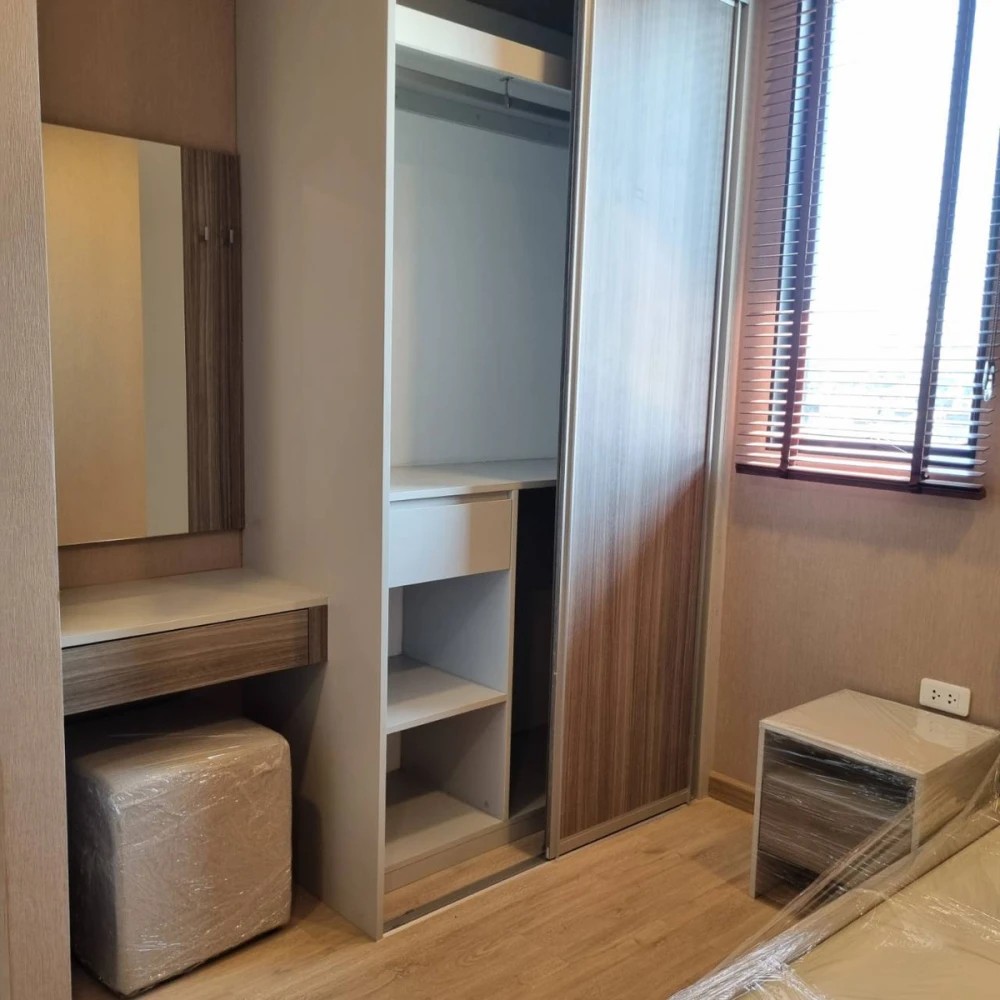 Selling The Cube Urban Sathorn-Chan, 6th floor, corner unit with pool view. Book now!
