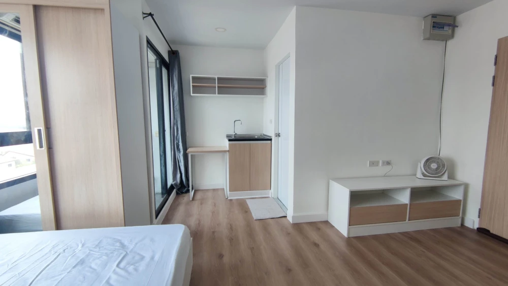 For sale: The Diamond Nawa Nakhon-Taladthai, 7th floor, nice room, comes with complete decorations.