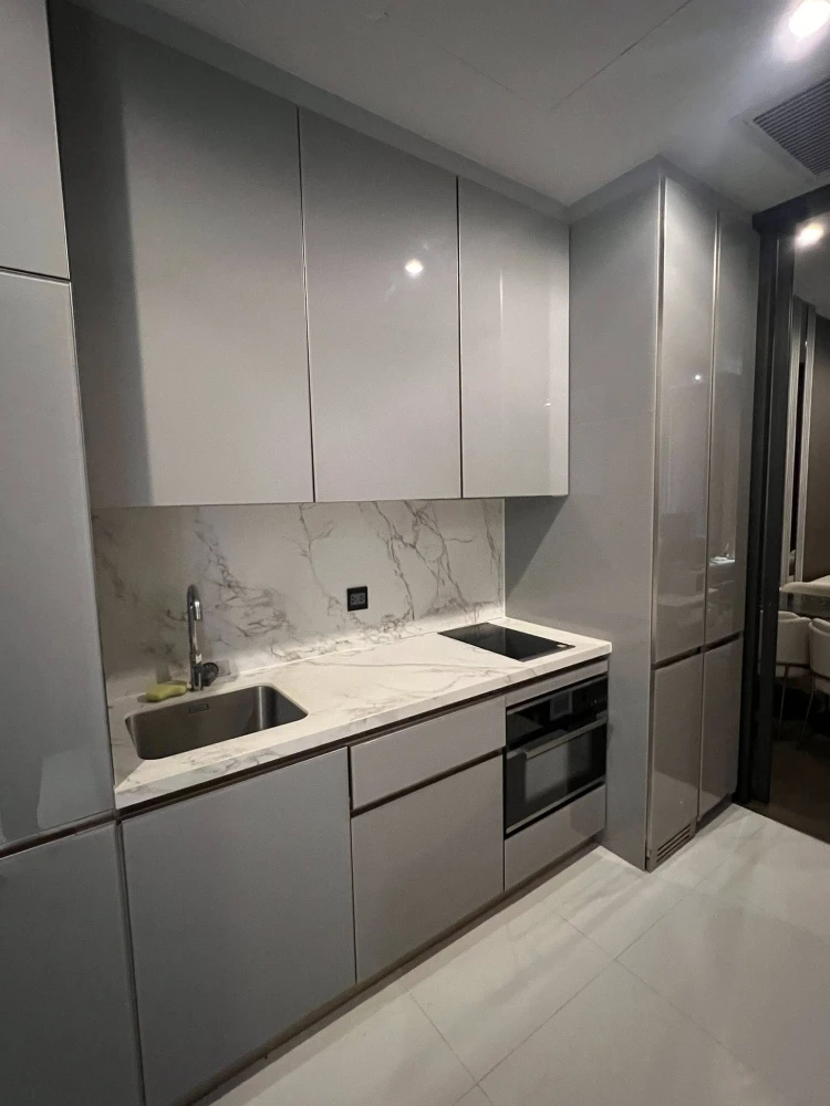 For sale: The Esse at Singha Complex, 31st floor, garden view, beautiful room, fully furnished, book now.