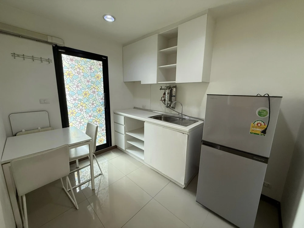 For sale: The Estate Thapra, 5th floor, corner room, great location, fresh air, quiet atmosphere, perfect for relaxation.