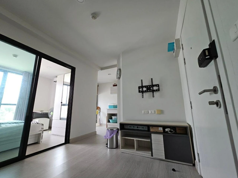 Selling The Excel Hideaway Lasalle 11. Nice unit, low floor, corner unit. Book now!