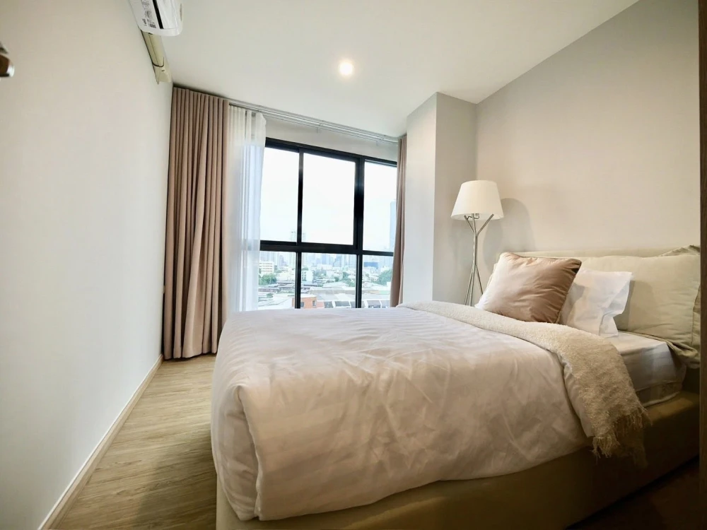 Selling The Excel Hideaway Sukhumvit 50, corner unit with stunning canal view (Phra Khanong canal). Ready to move in with just your luggage.