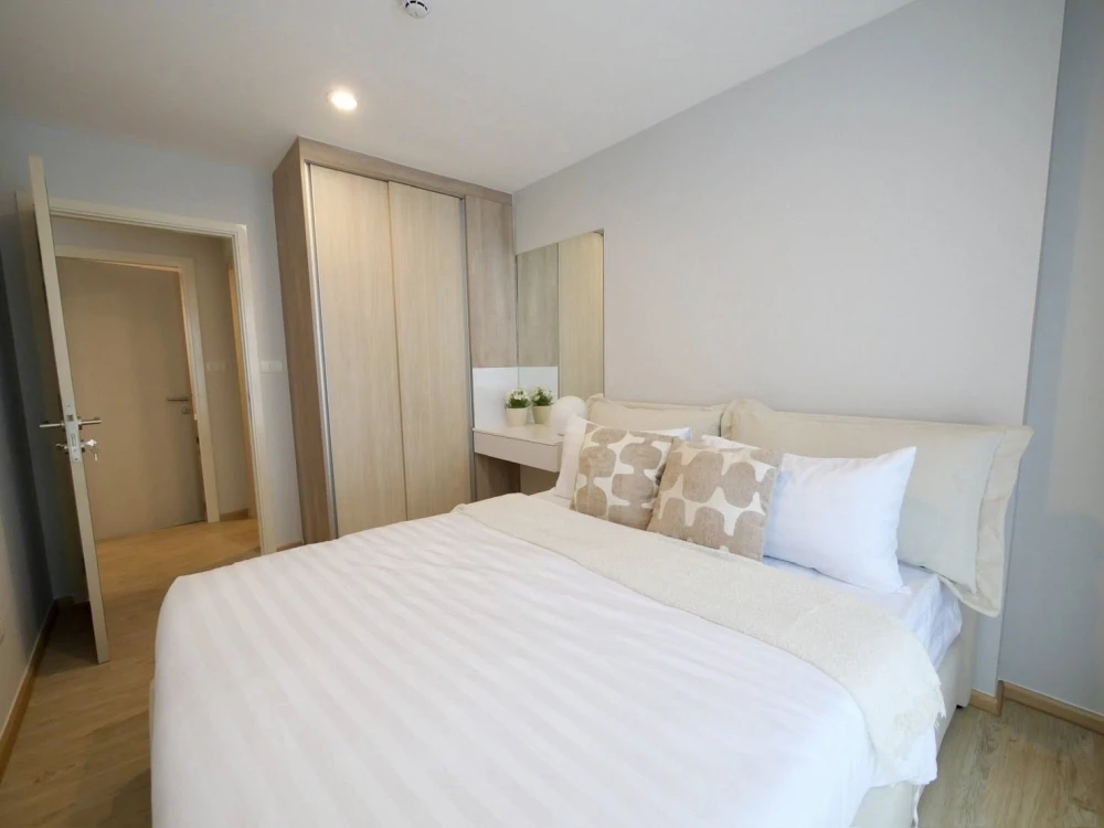 Selling The Excel Hideaway Sukhumvit 50, corner unit with stunning canal view (Phra Khanong canal). Ready to move in with just your luggage.
