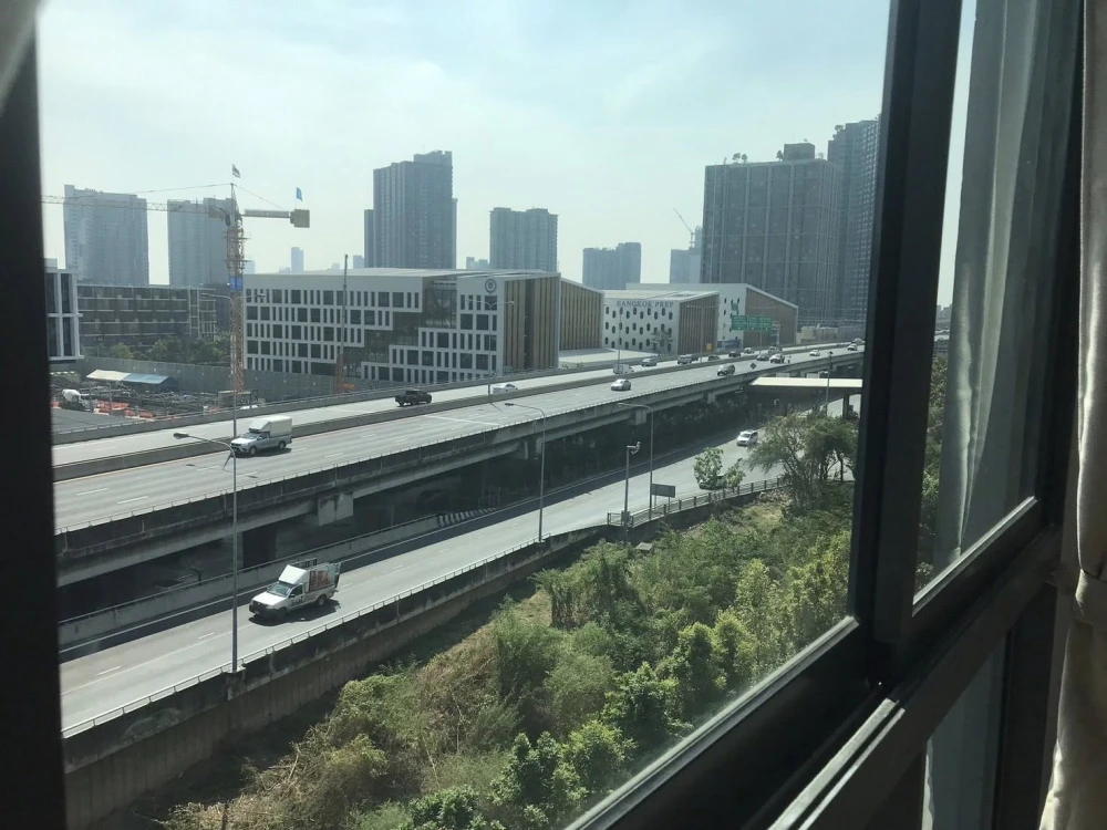For sale: The Excel Hideaway Sukhumvit 71, Building B, 8th floor. Convenient for traveling, easy to find food. Interested, book now.