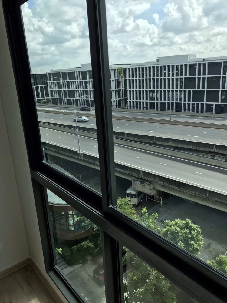 For sale: The Excel Hideaway Sukhumvit 71, Building B, 8th floor. Convenient for traveling, easy to find food. Interested, book now.