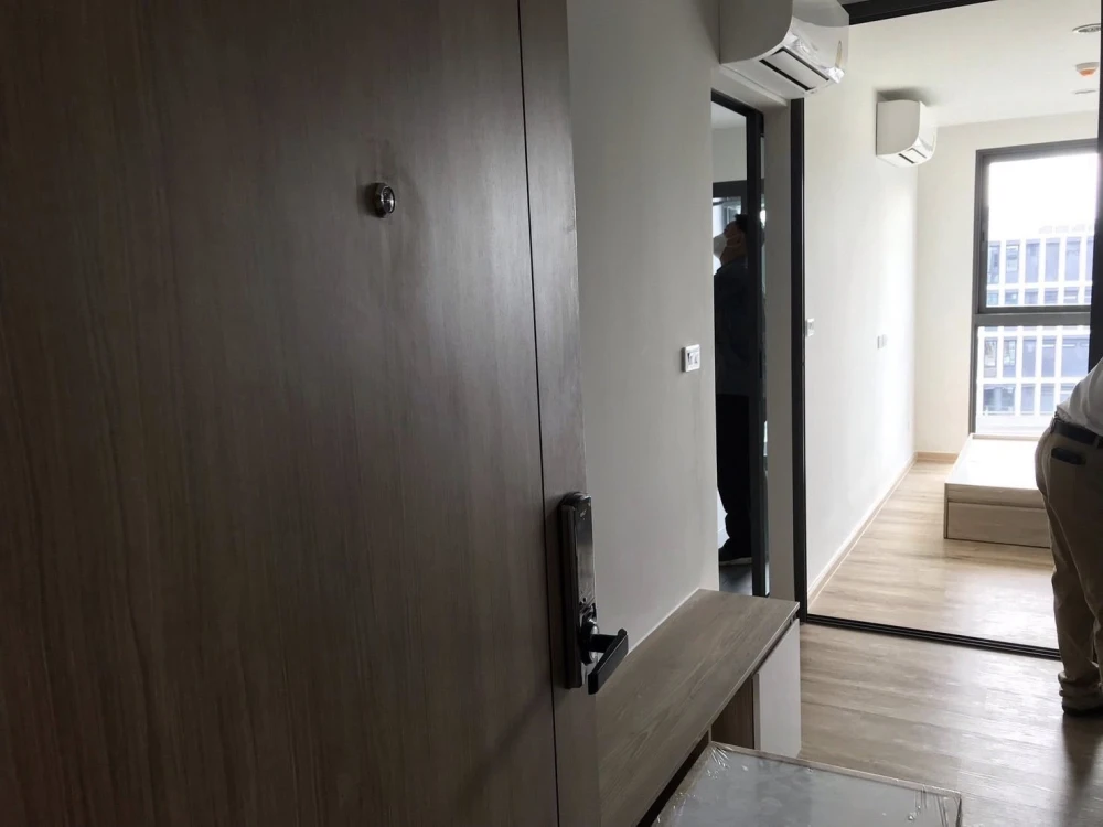 For sale: The Excel Hideaway Sukhumvit 71, Building B, 8th floor. Convenient for traveling, easy to find food. Interested, book now.