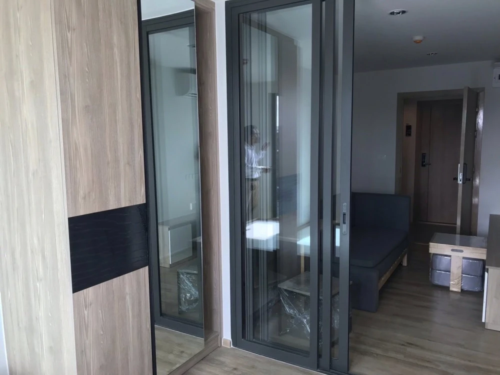 For sale: The Excel Hideaway Sukhumvit 71, Building B, 8th floor. Convenient for traveling, easy to find food. Interested, book now.