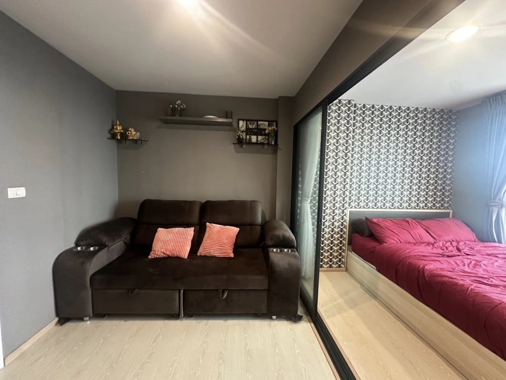For sale: The Excel Khu Khot, 1 bedroom, 1 bathroom, fully furnished, with quality wallpaper. Don't miss out!