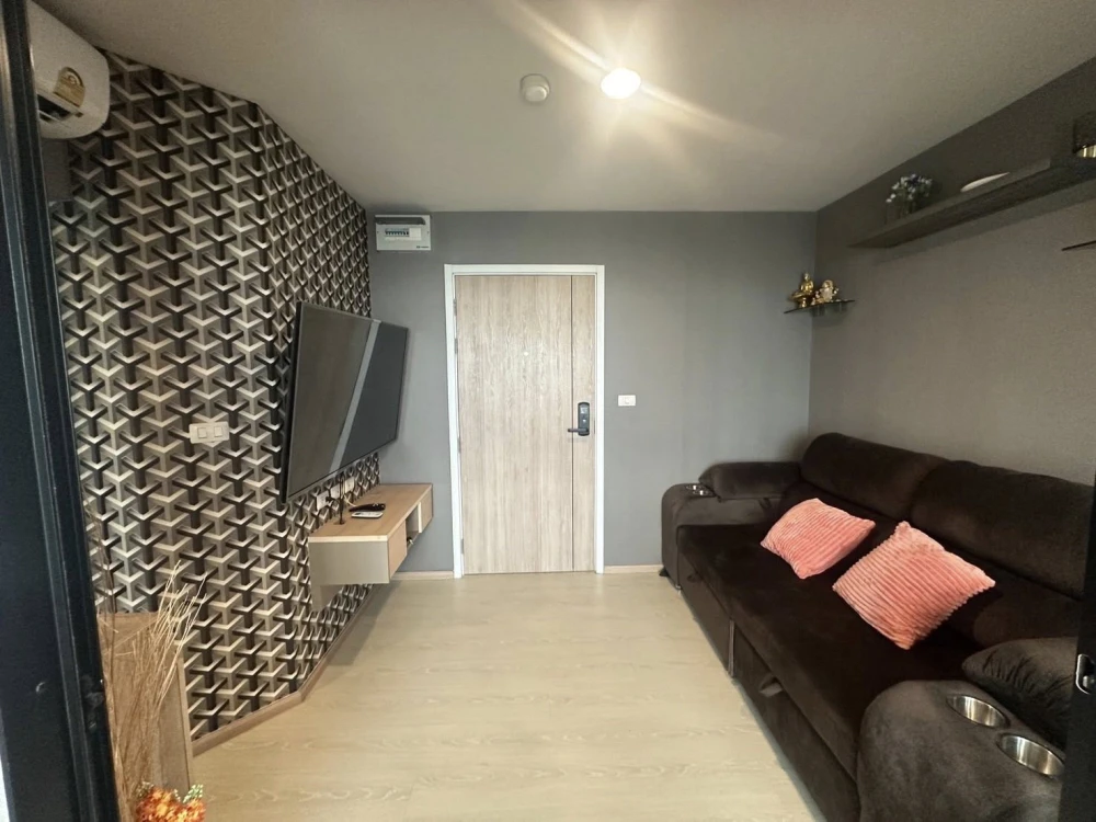 For sale: The Excel Khu Khot, 1 bedroom, 1 bathroom, fully furnished, with quality wallpaper. Don't miss out!