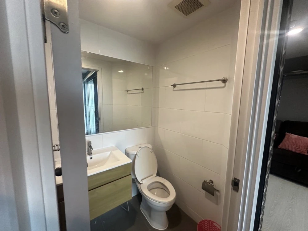 For sale: The Excel Khu Khot, 1 bedroom, 1 bathroom, fully furnished, with quality wallpaper. Don't miss out!